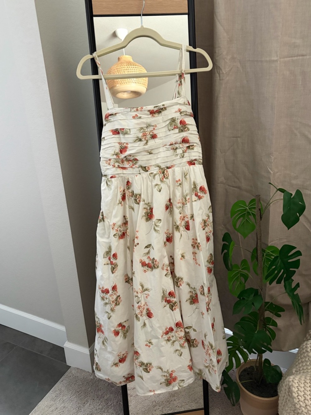 Abercrombie Emerson poplin midi dress in strawberry print - M